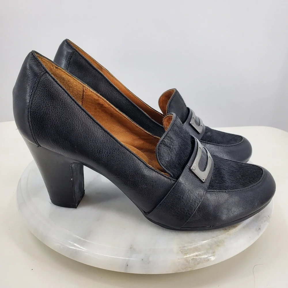 Sofft Black Leather Heeled Loafers Cow Hair Vamp Pumps 9M Witchy Dark Academia